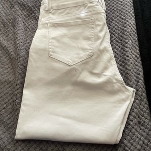 I’m selling white stretch skinny jeans never worn